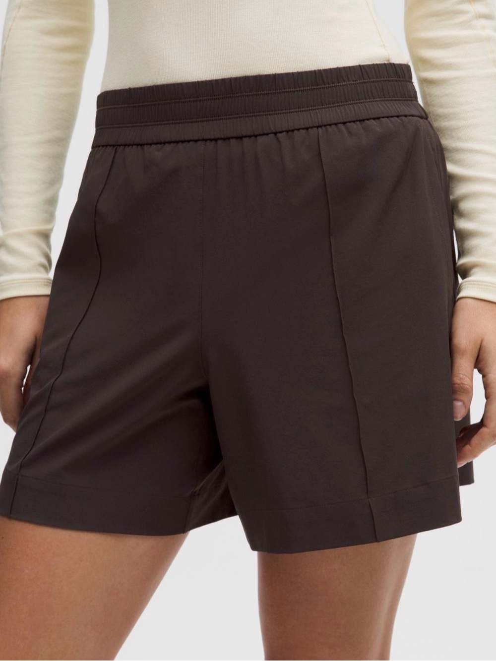 NWT Lululemon Breezily Mid-Rise Short 6" in Mahogany Muse